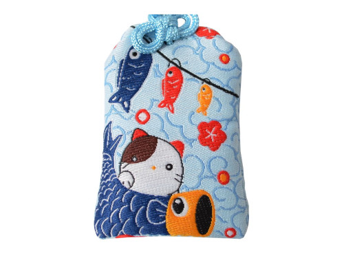 Omamori talisman štěstí, kočka na rybě